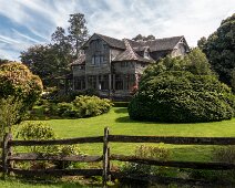 IMG_5679 08/10/2019 - En quittant Frutillar la piste qui longe le côté ouest du lac Llanquihue traverse des fermes laitières de grande taille. Du coup les corps de ferme...